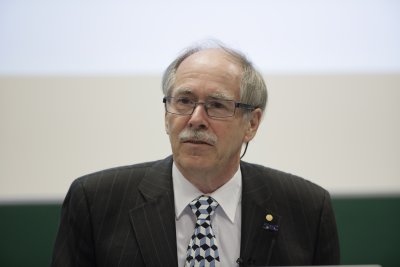 Senior Fellow Laureatus Gerard 't Hooft